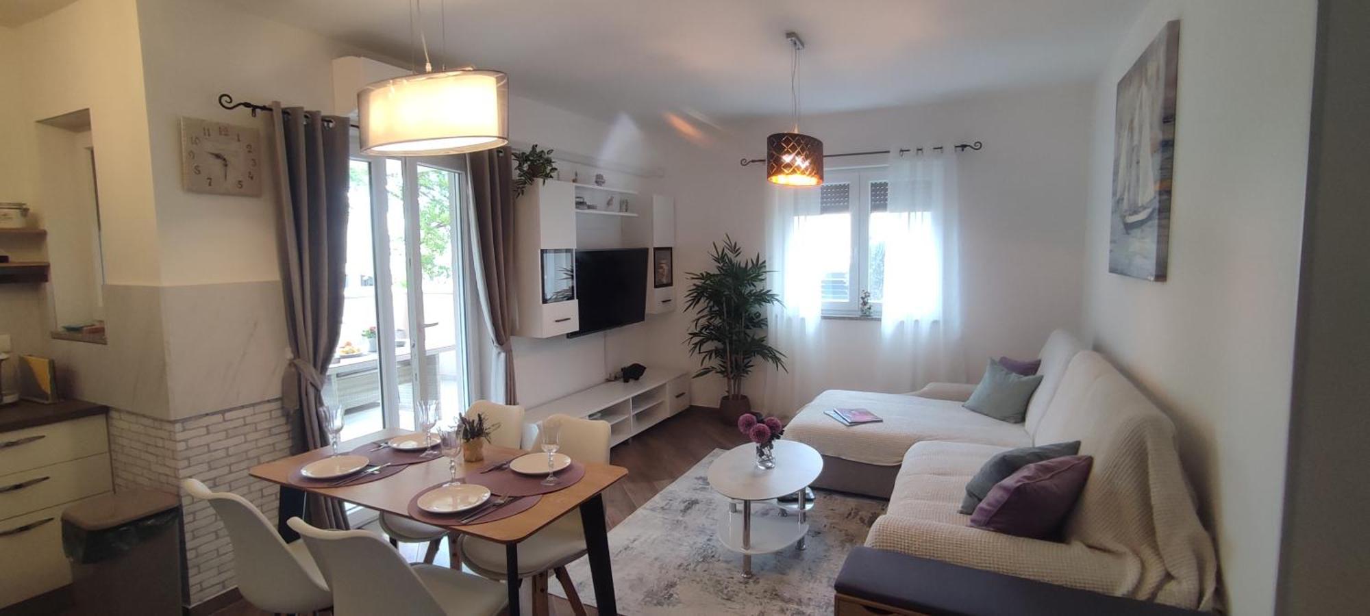 Sunny Oasis Apartment - High Ground Floor With Sunny Terrace & Private Garden!! Medulin Exterior photo